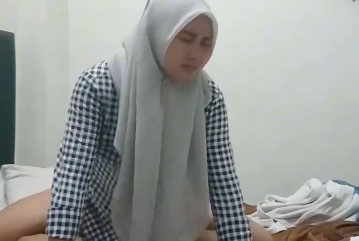Jilbab Rela Ngangkang Demi Selingkuhan Tercinta